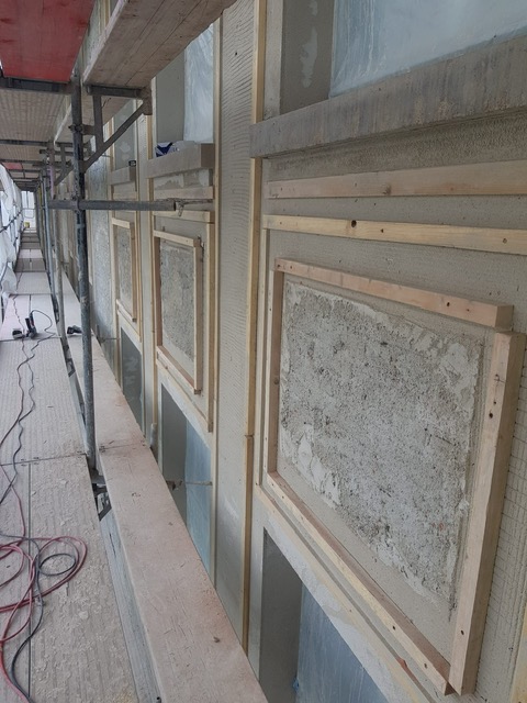 Maurer- und Putzarbeiten an einer Fassade